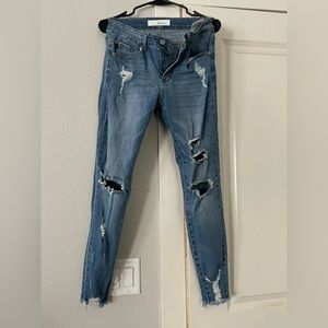 Kancan Size 3/25 distressed skinnies